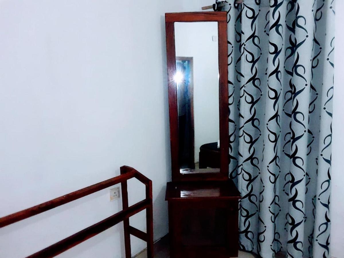 Black And White Kandy Guest House 02 Deiyannewela Exteriör bild